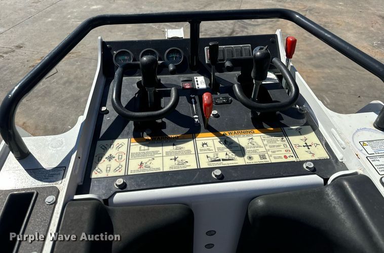 image for item MV9266 2019 Bobcat MT85 compact utility loader