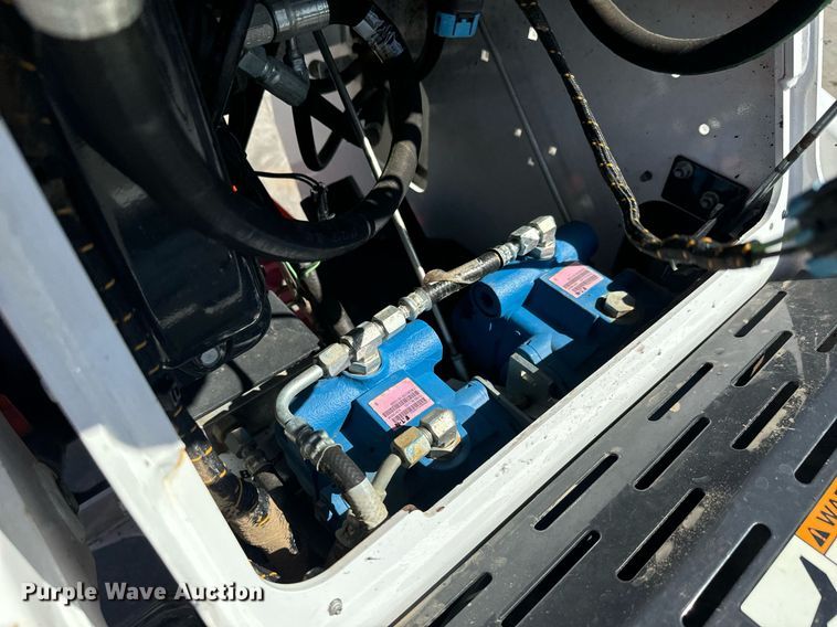 image for item MV9266 2019 Bobcat MT85 compact utility loader