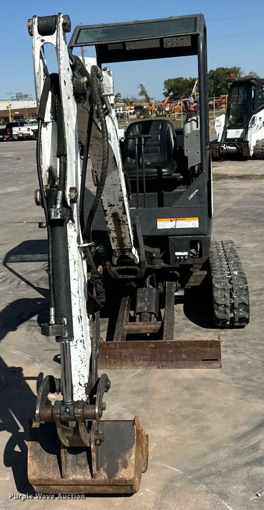 image for item MV9269 2014 Bobcat 324M mini excavator