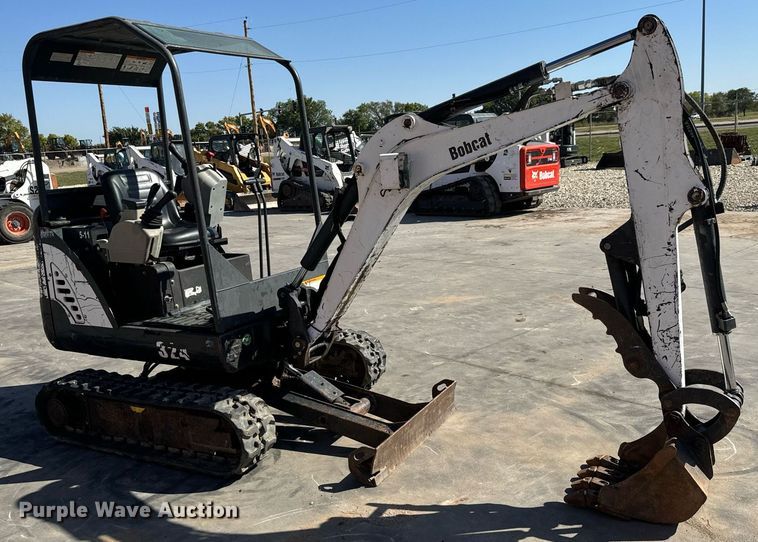 image for item MV9269 2014 Bobcat 324M mini excavator