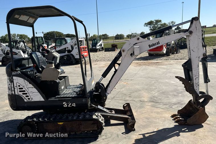 image for item MV9269 2014 Bobcat 324M mini excavator