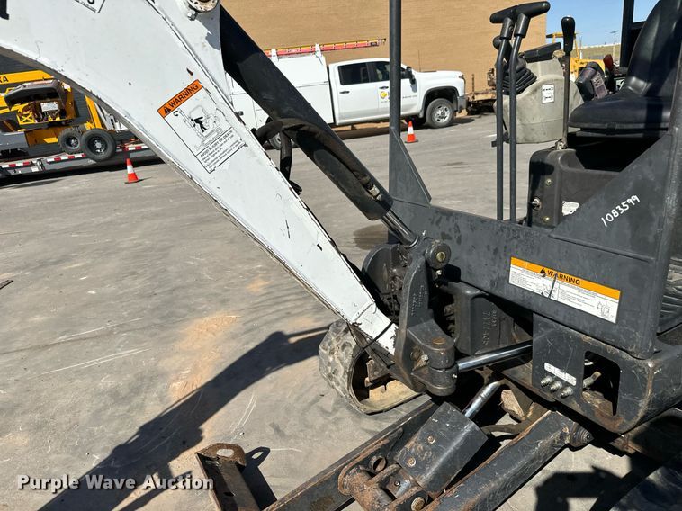image for item MV9269 2014 Bobcat 324M mini excavator
