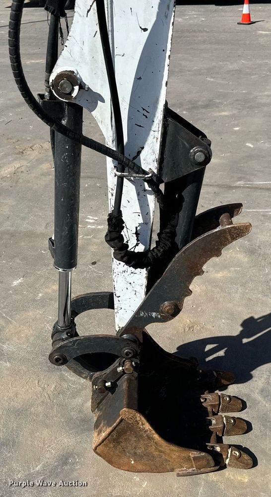 image for item MV9269 2014 Bobcat 324M mini excavator