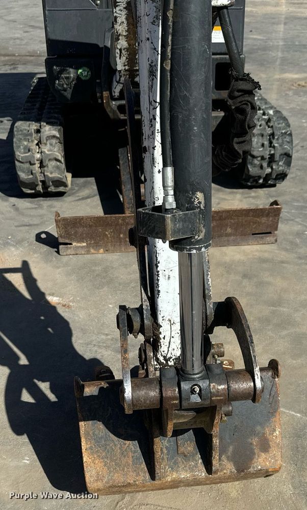 image for item MV9269 2014 Bobcat 324M mini excavator