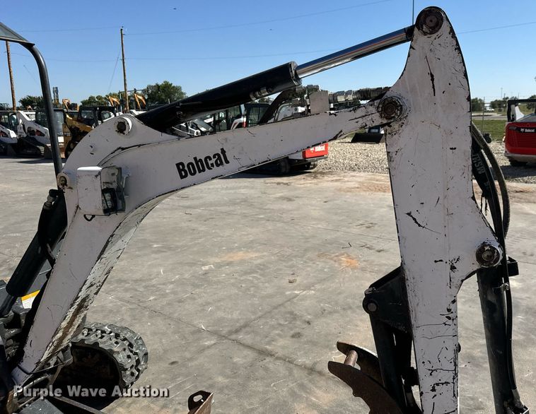 image for item MV9269 2014 Bobcat 324M mini excavator