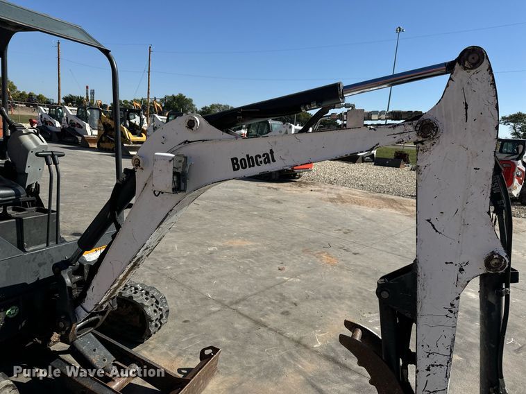 image for item MV9269 2014 Bobcat 324M mini excavator