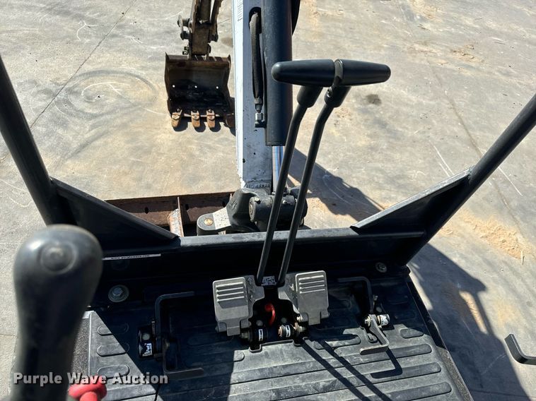 image for item MV9269 2014 Bobcat 324M mini excavator