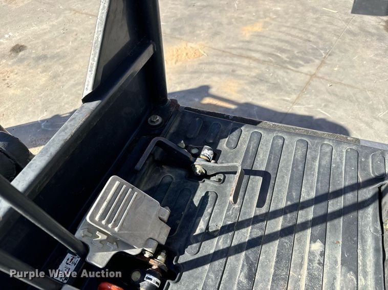 image for item MV9269 2014 Bobcat 324M mini excavator