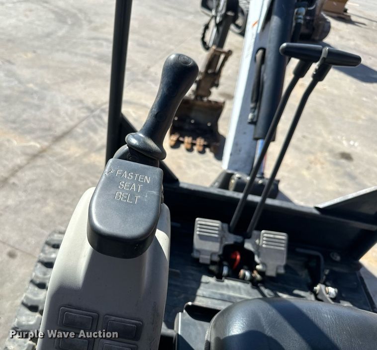 image for item MV9269 2014 Bobcat 324M mini excavator