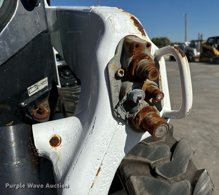 image for item MV9270 2022 Bobcat  S76 skid steer loader
