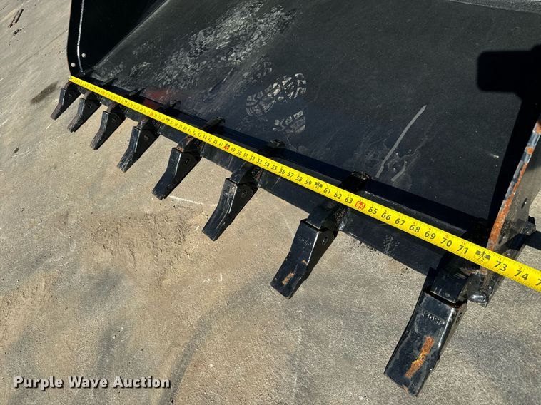 image for item MV9270 2022 Bobcat  S76 skid steer loader