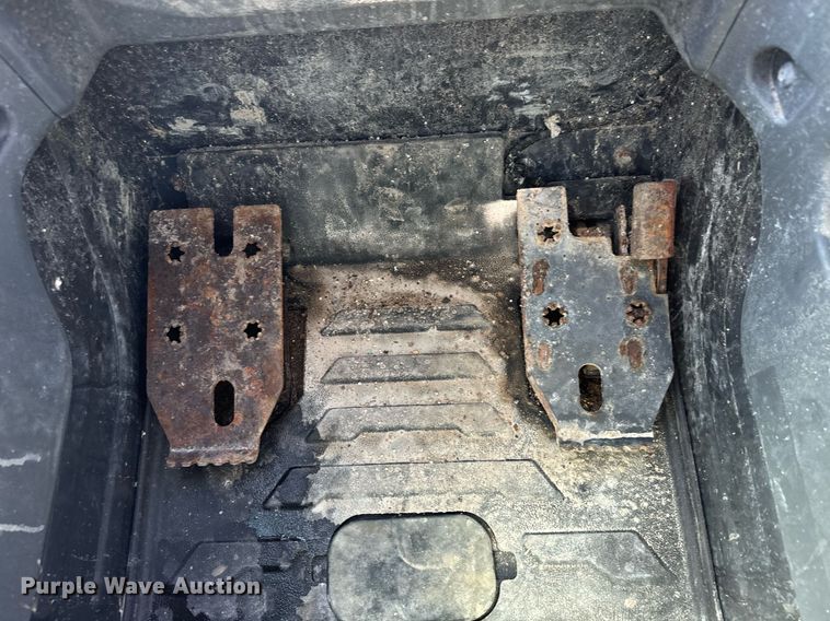 image for item MV9270 2022 Bobcat  S76 skid steer loader