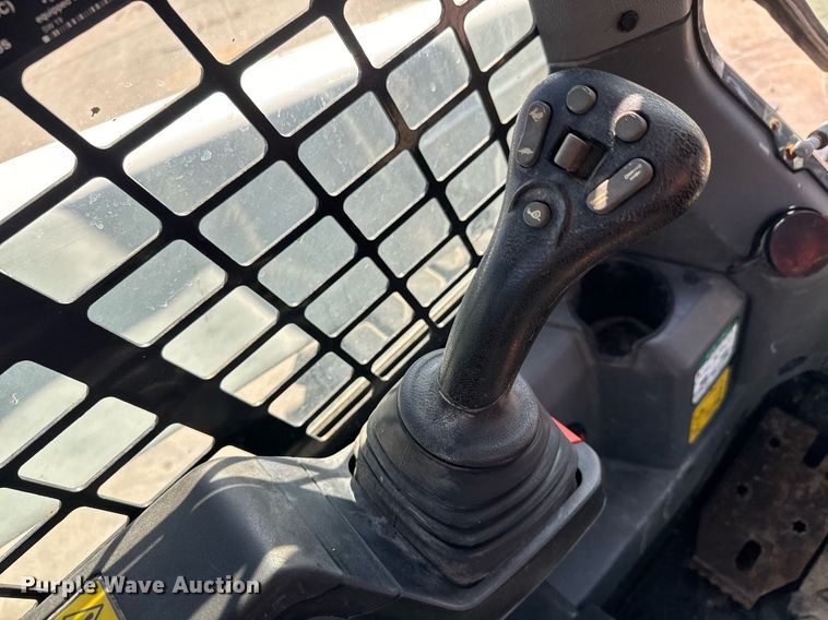 image for item MV9270 2022 Bobcat  S76 skid steer loader