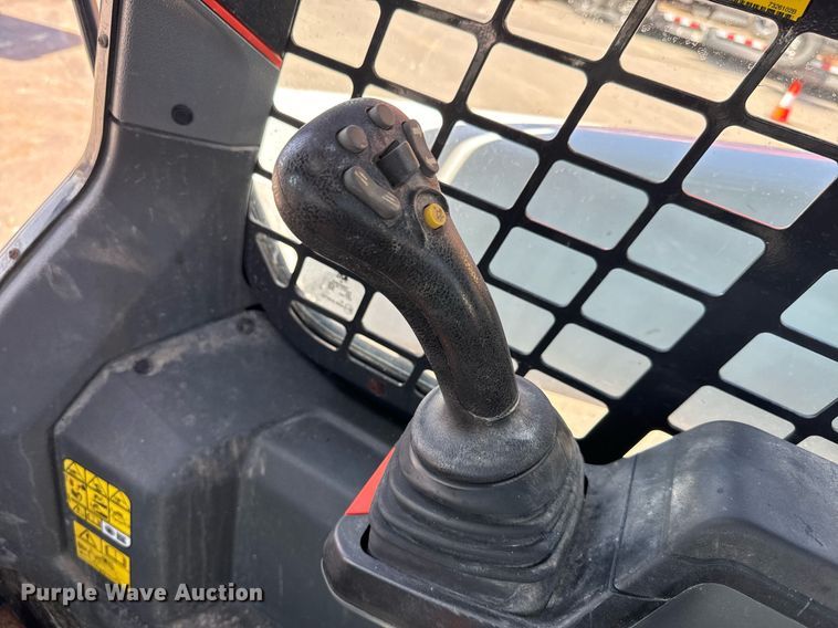 image for item MV9270 2022 Bobcat  S76 skid steer loader