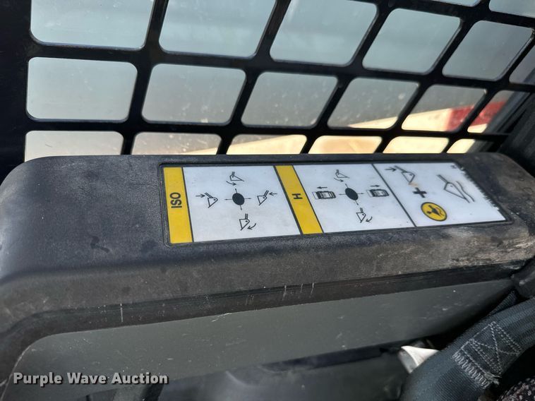 image for item MV9270 2022 Bobcat  S76 skid steer loader