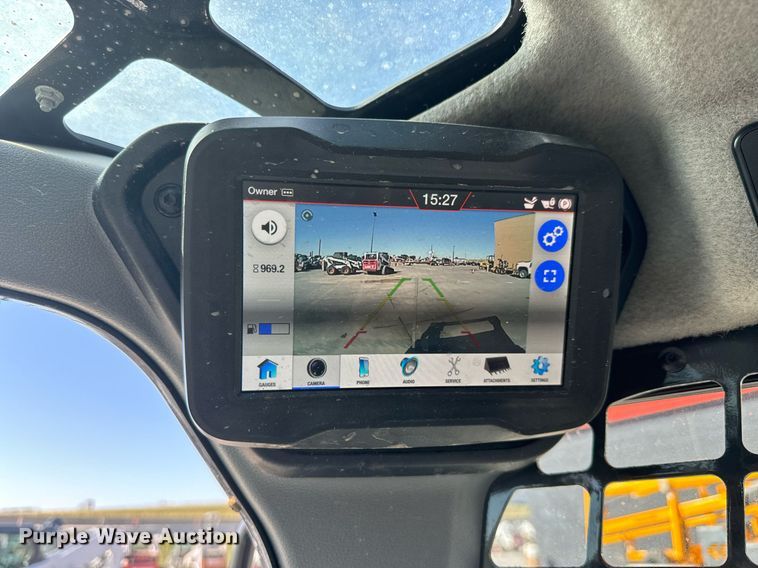 image for item MV9270 2022 Bobcat  S76 skid steer loader