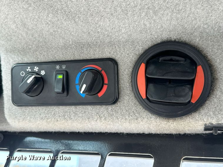 image for item MV9270 2022 Bobcat  S76 skid steer loader