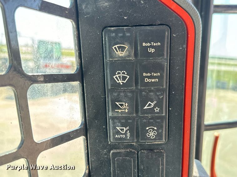 image for item MV9270 2022 Bobcat  S76 skid steer loader