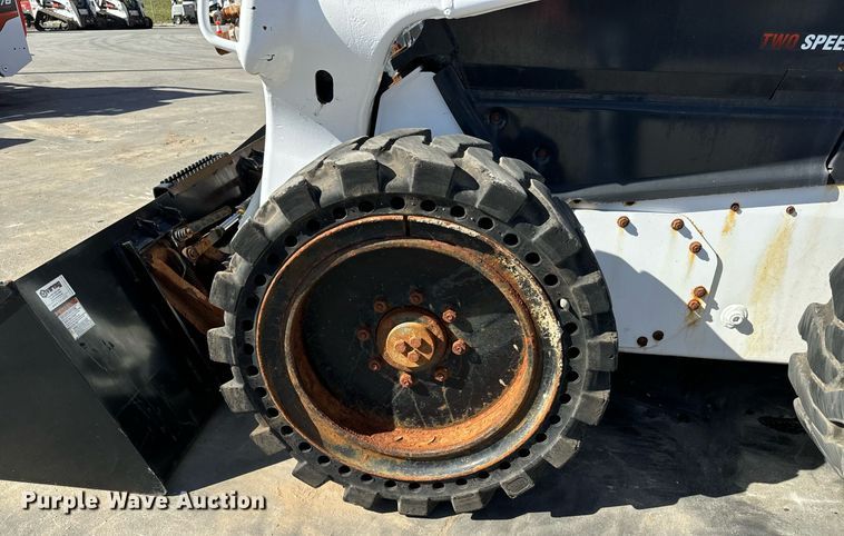 image for item MV9270 2022 Bobcat  S76 skid steer loader