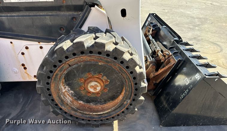 image for item MV9270 2022 Bobcat  S76 skid steer loader