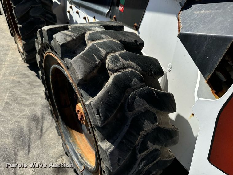 image for item MV9270 2022 Bobcat  S76 skid steer loader