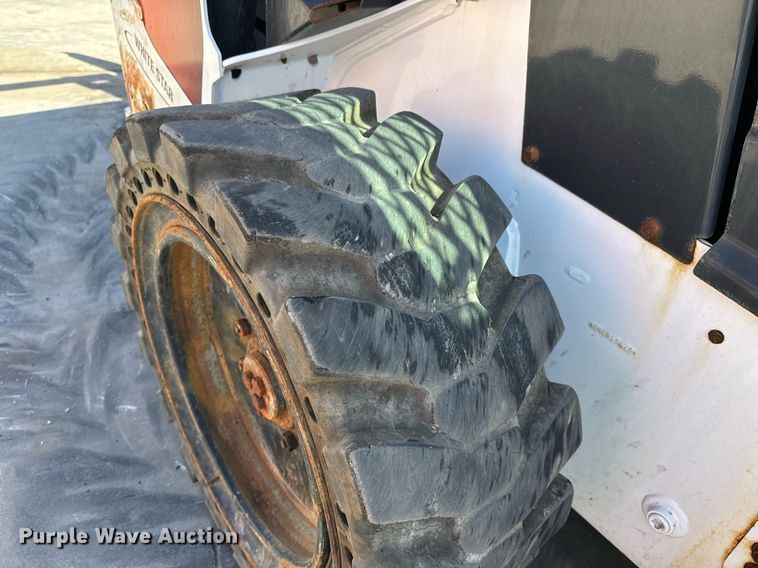 image for item MV9270 2022 Bobcat  S76 skid steer loader