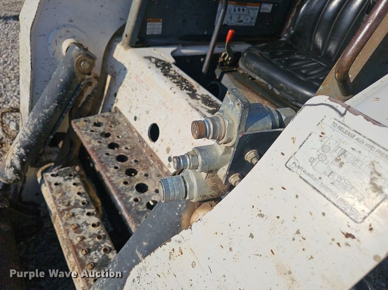 image for item NX9127 2009 Bobcat  S300 skid steer loader