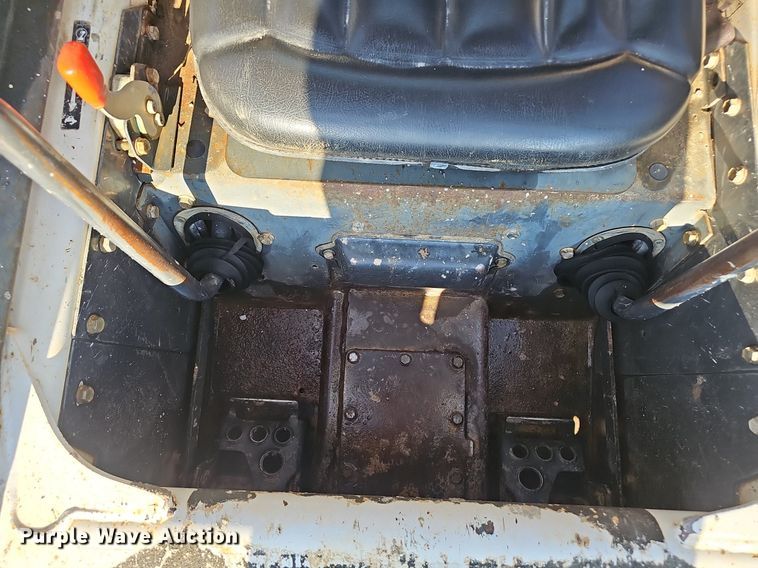 image for item NX9127 2009 Bobcat  S300 skid steer loader