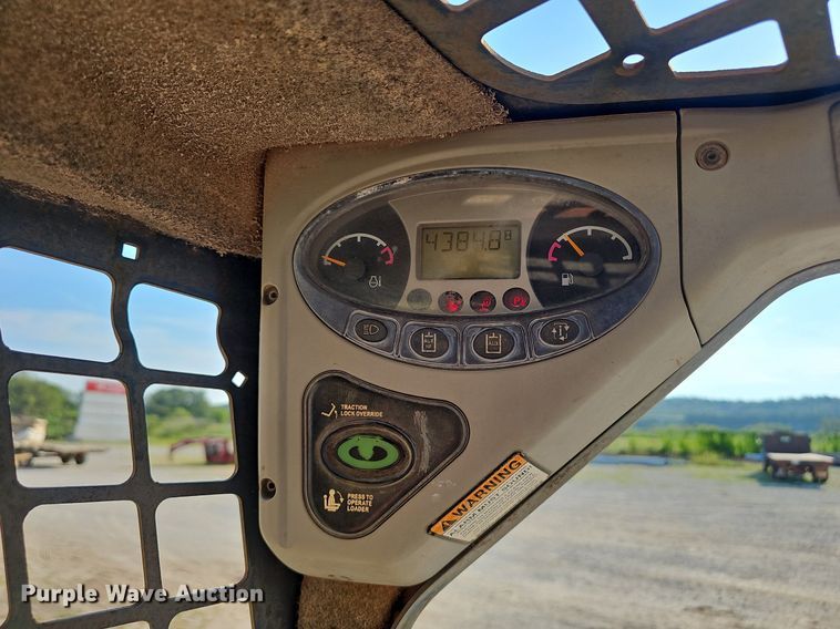 image for item NX9127 2009 Bobcat  S300 skid steer loader