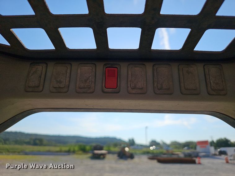 image for item NX9127 2009 Bobcat  S300 skid steer loader