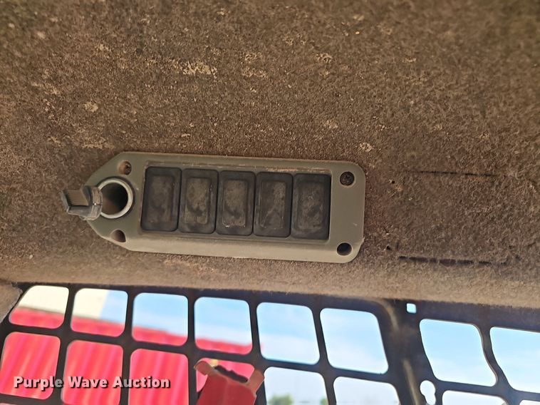 image for item NX9127 2009 Bobcat  S300 skid steer loader