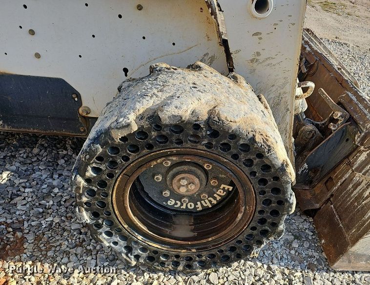 image for item NX9127 2009 Bobcat  S300 skid steer loader