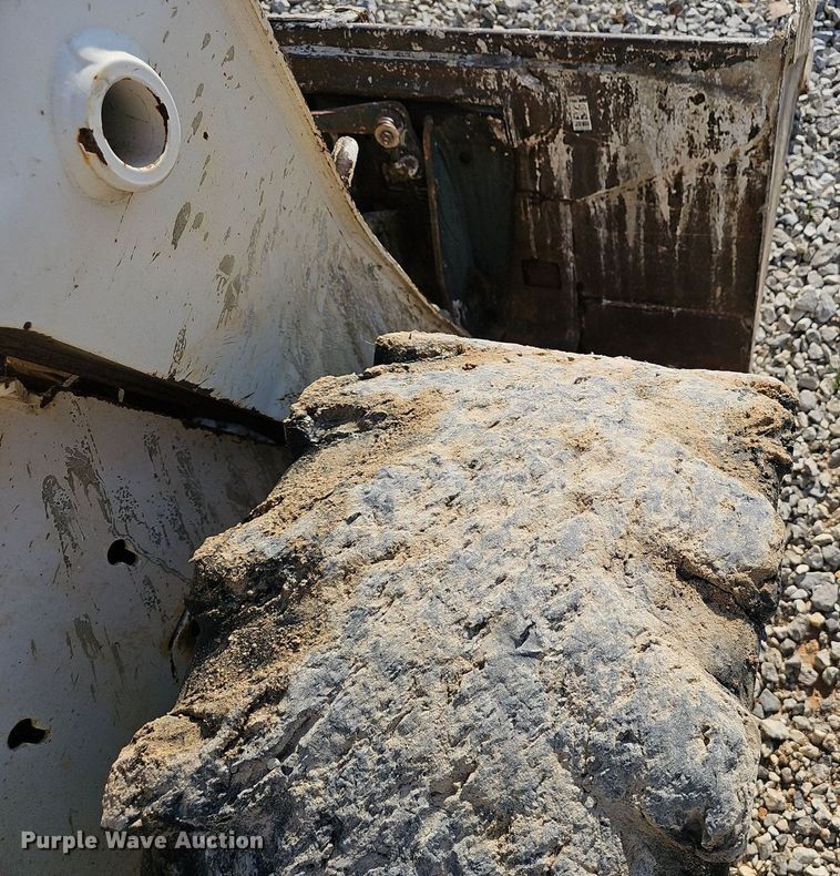 image for item NX9127 2009 Bobcat  S300 skid steer loader