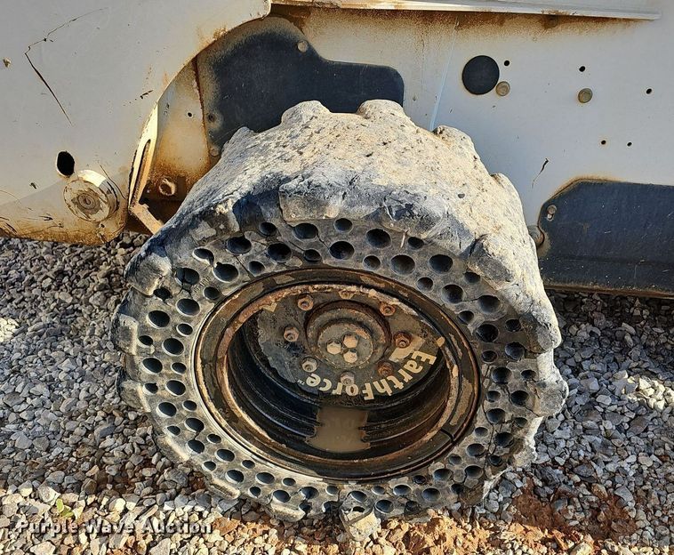 image for item NX9127 2009 Bobcat  S300 skid steer loader