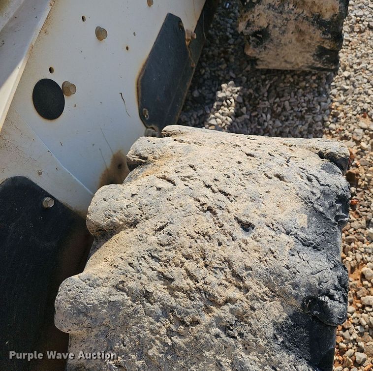 image for item NX9127 2009 Bobcat  S300 skid steer loader