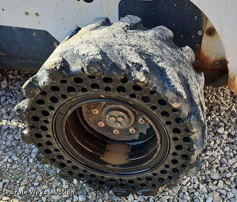 image for item NX9127 2009 Bobcat  S300 skid steer loader