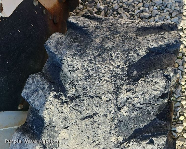 image for item NX9127 2009 Bobcat  S300 skid steer loader