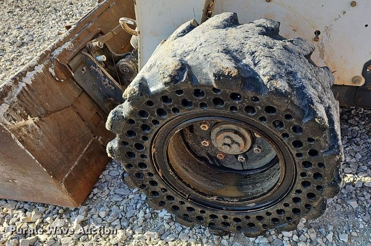 image for item NX9127 2009 Bobcat  S300 skid steer loader