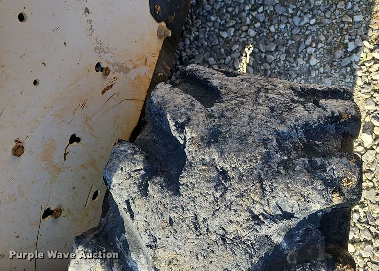 image for item NX9127 2009 Bobcat  S300 skid steer loader