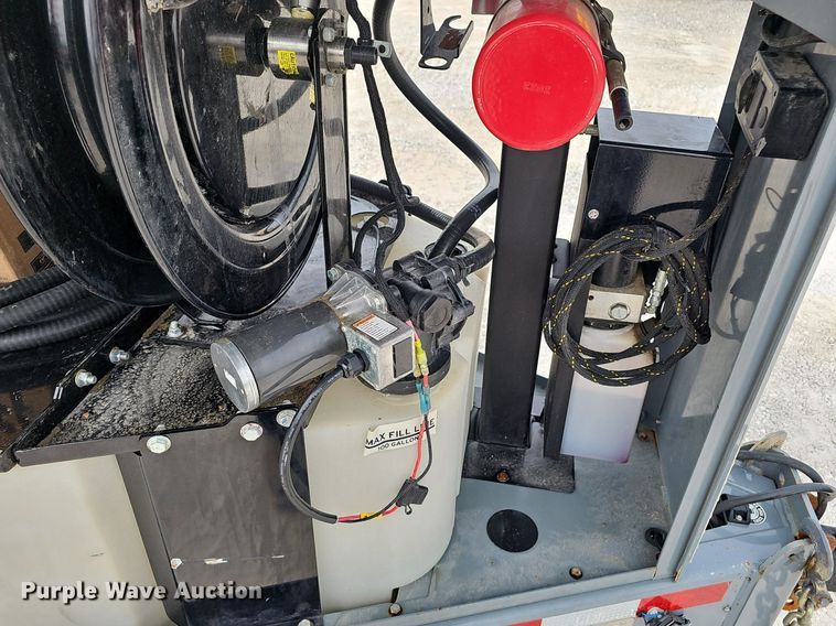 image for item NX9203 2022 Thunder Creek Equipment  FST990 fuel trailer