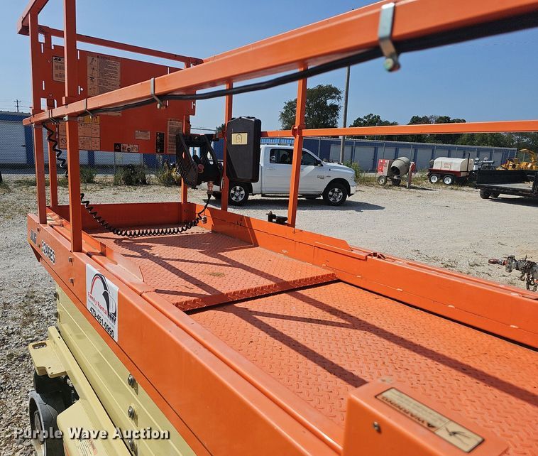 image for item NX9211 2020 JLG 3246ES scissor lift