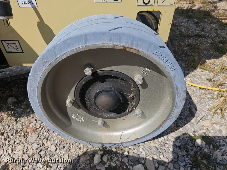 image for item NX9211 2020 JLG 3246ES scissor lift