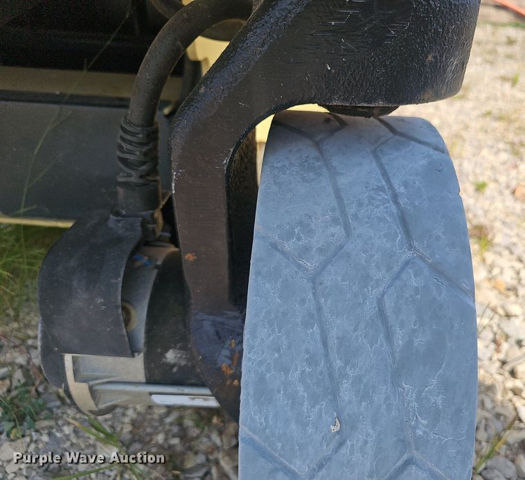 image for item NX9211 2020 JLG 3246ES scissor lift