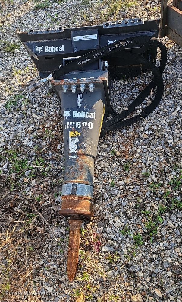 image for item NX9217 2019 Bobcat HB680 skid steer breaker