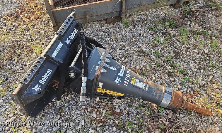 image for item NX9217 2019 Bobcat HB680 skid steer breaker