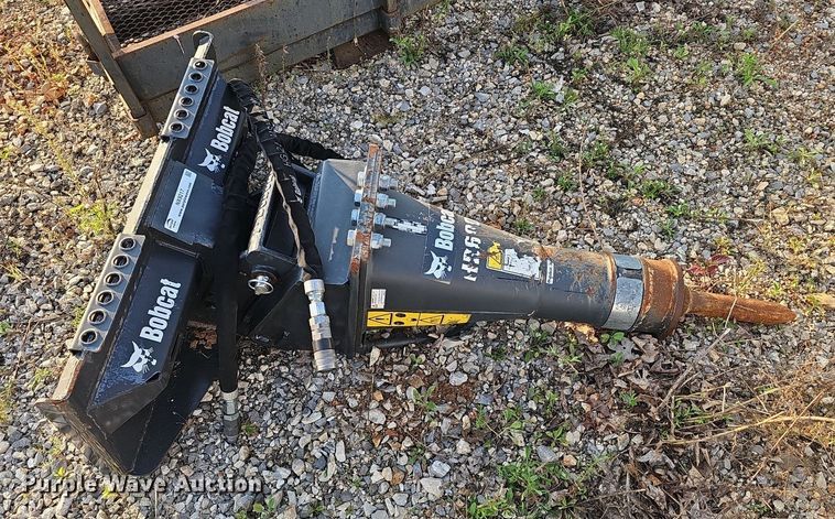 image for item NX9217 2019 Bobcat HB680 skid steer breaker