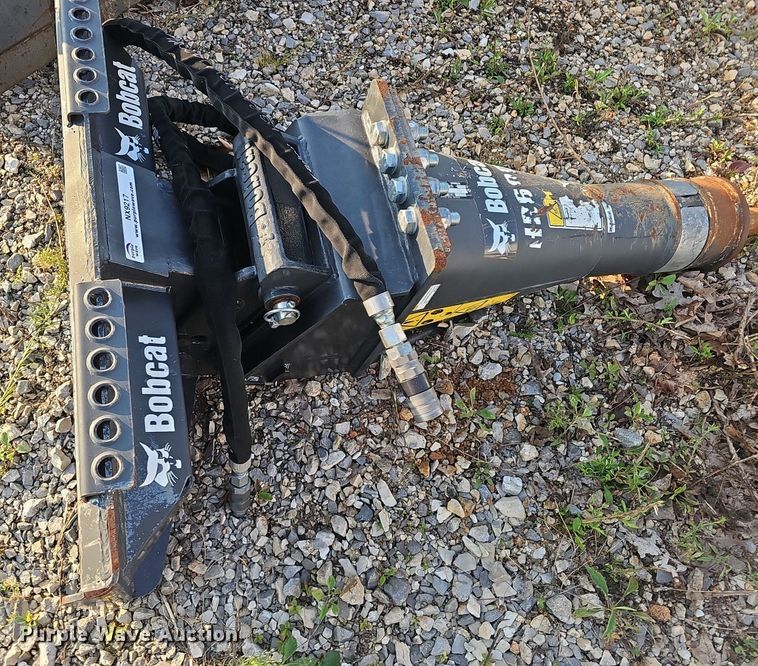 image for item NX9217 2019 Bobcat HB680 skid steer breaker
