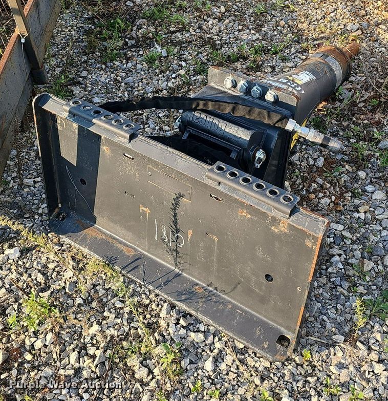 image for item NX9217 2019 Bobcat HB680 skid steer breaker