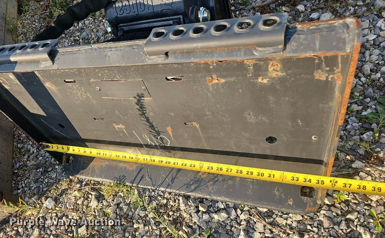 image for item NX9217 2019 Bobcat HB680 skid steer breaker