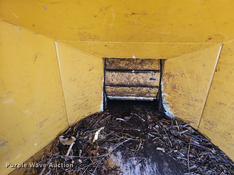 image for item NX9228 2019 Vermeer BC900XL wood chipper